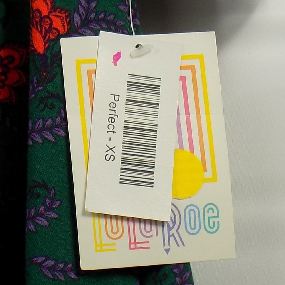 LulaRoe Perfect T Shirt Flowered Design Sz XS NWT - Picture 2 of 10